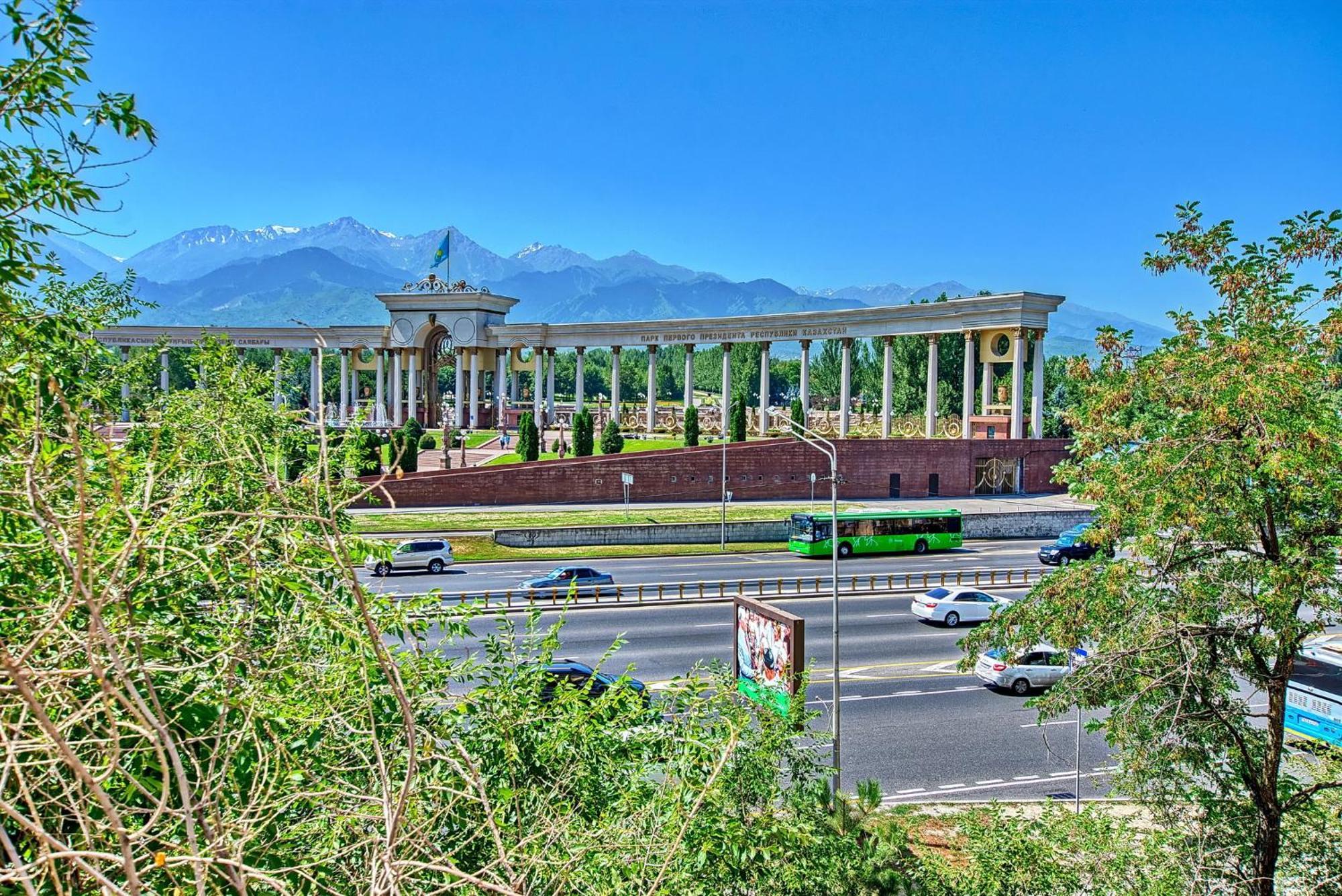 Apartment Near The President'S Park. Orbita-2 Almaty Exterior photo